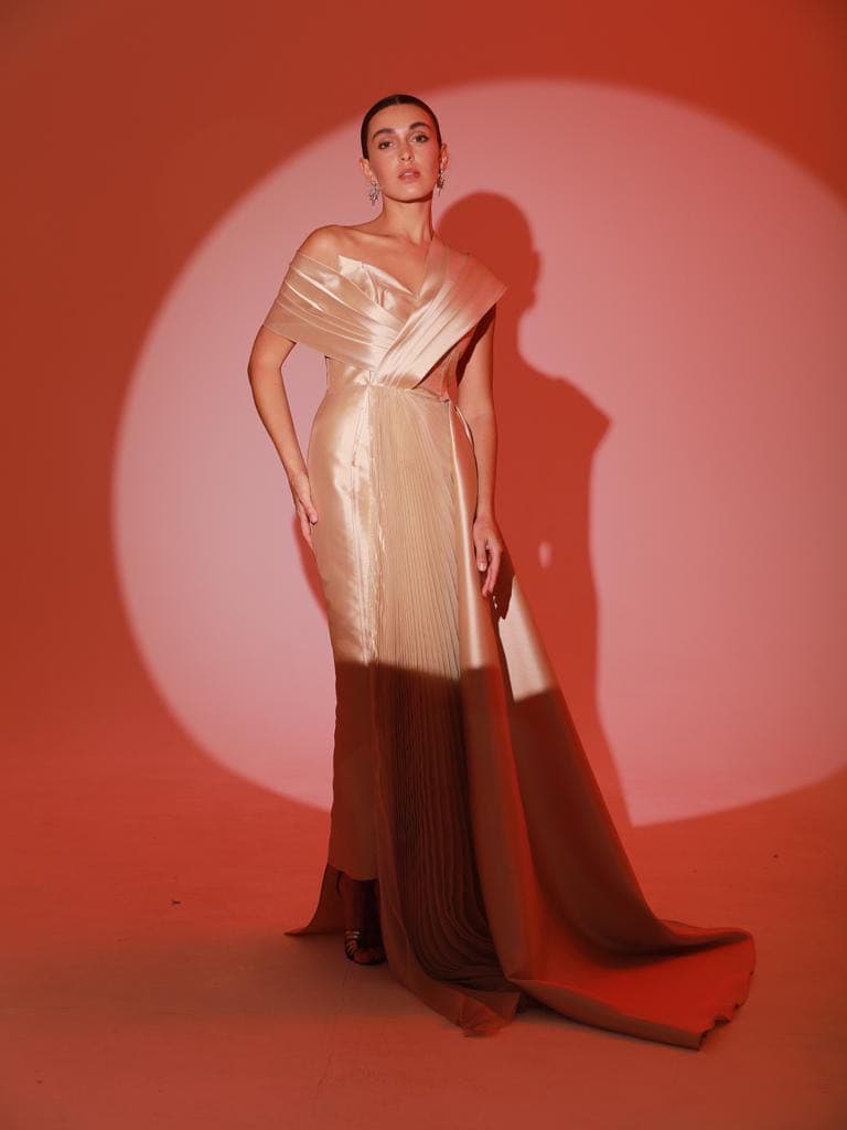 Isaa pleated cape dress with front pleat — 3