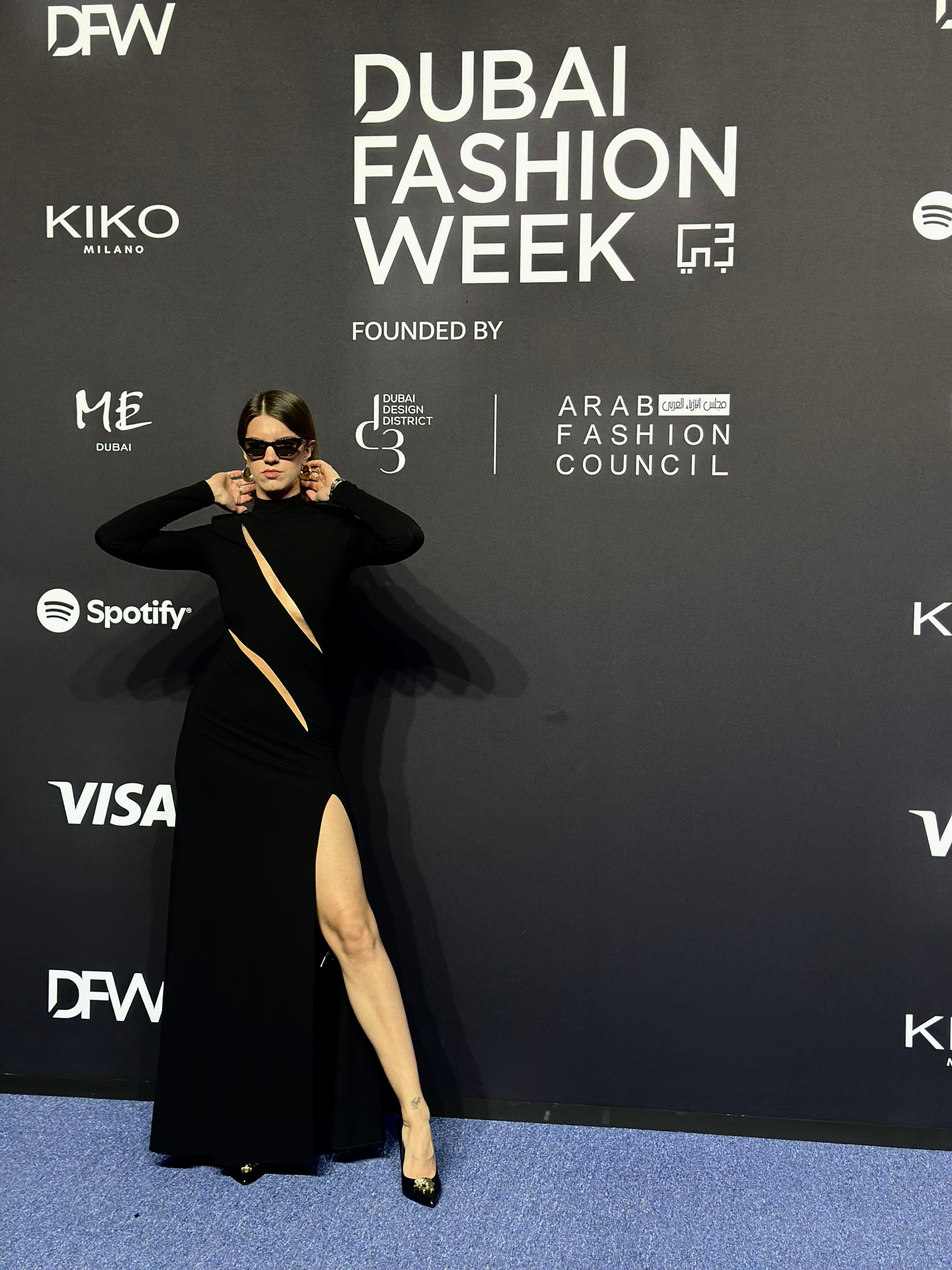 Long black dress — 2