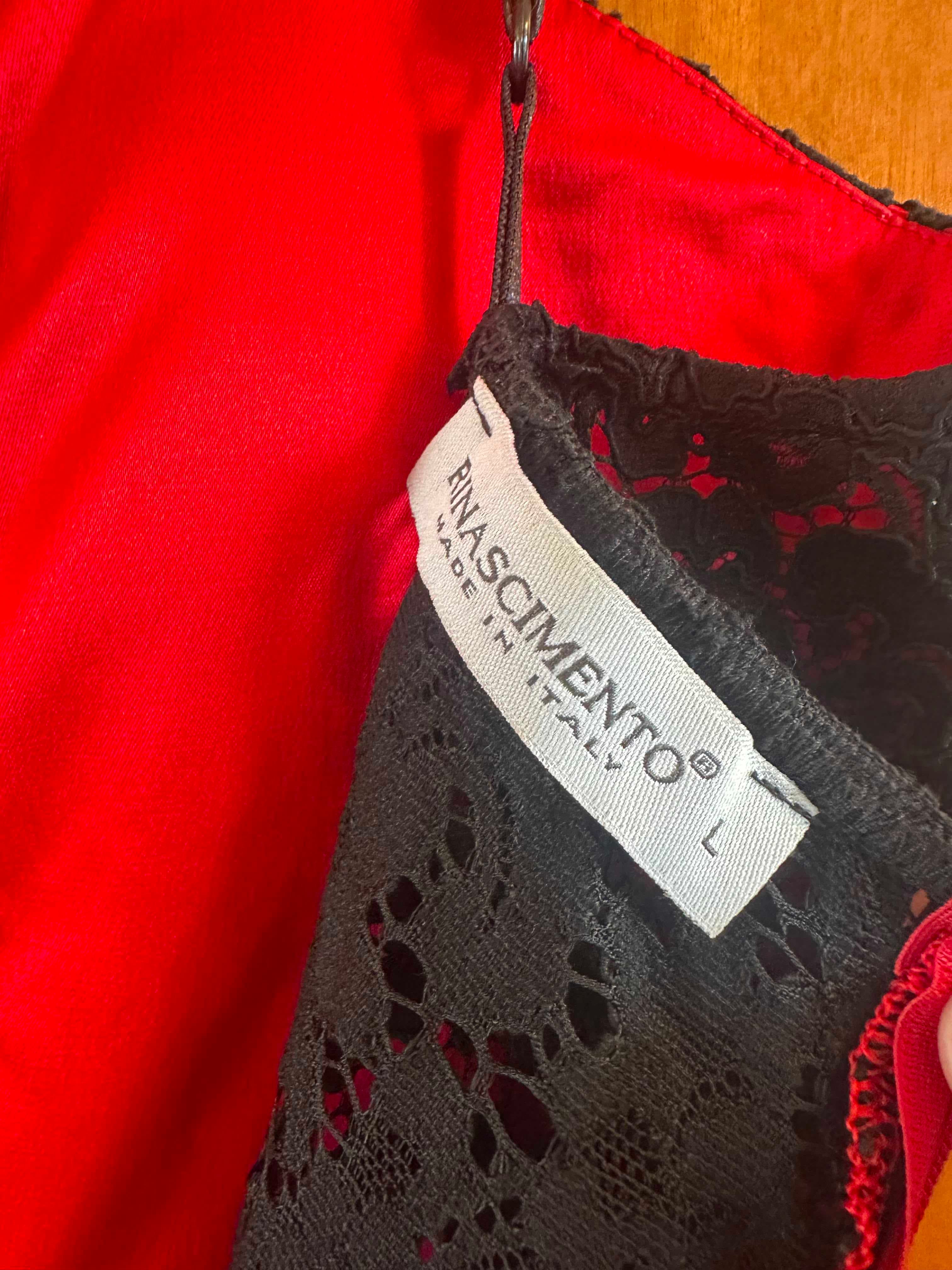 Abito rosso con corpetto in pizzo nero — 5
